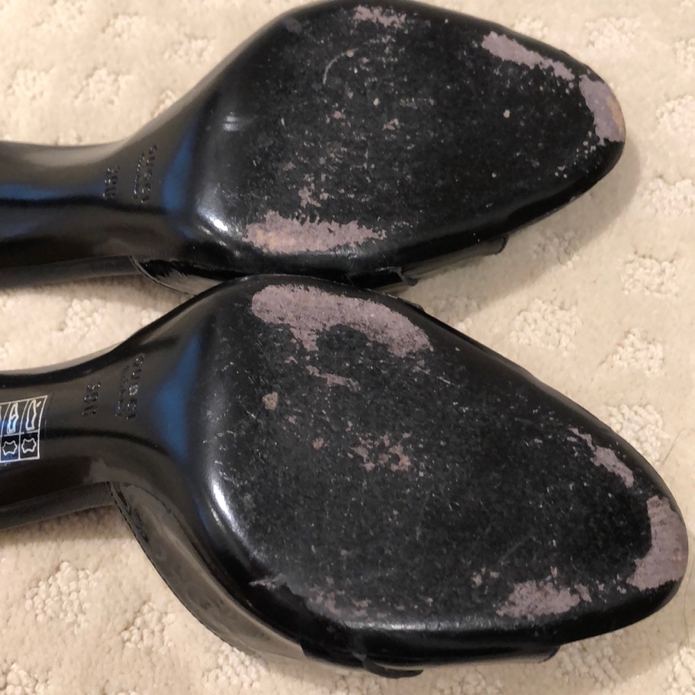 GUCCI Black Guccissima patent peeptoe mules - Picture 6 of 7